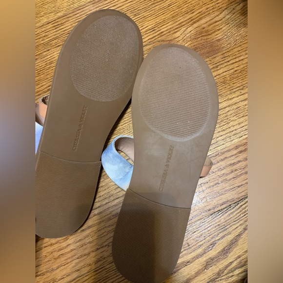 Chelsea & Violet Tie Dye Toe Ring Sandals. Size 9M - Picture 4 of 4